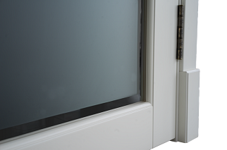 Кантри, остекленная дверь из массива бука, стекло с фацетом (эмаль айсберг)