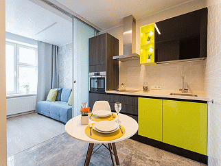 Алюминиевая перегородка раздвижная, цвет профиля - серебро, стекло сатин матовый