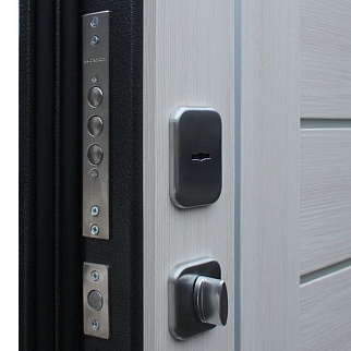 Дверь входная СБ-17, антик серебро/лиственница белая Дверь входная СБ-17, антик серебро/лиственница белая