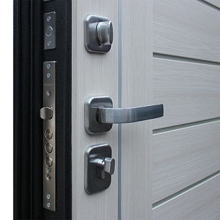 Дверь входная СБ-17, антик серебро/лиственница белая Дверь входная СБ-17, антик серебро/лиственница белая