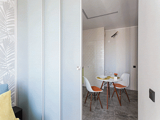 Раздвижная алюминиевая перегородка, цвет профиля - белый, стекло сатин матовый